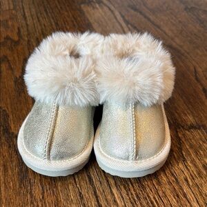 Toddler Girl Slip on Faux Fur Lined Slippers moccasin boots NWOT
